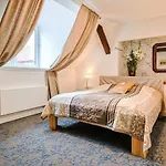 Zbirozsky Dvur 3*
