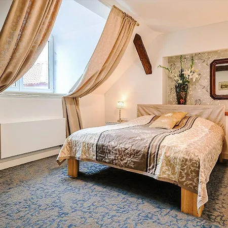 Zbirozsky Dvur 3*