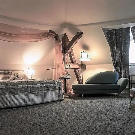 Zbirozsky Dvur 3*