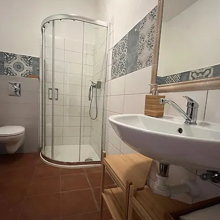 Zbirozsky Dvur בית הארחה