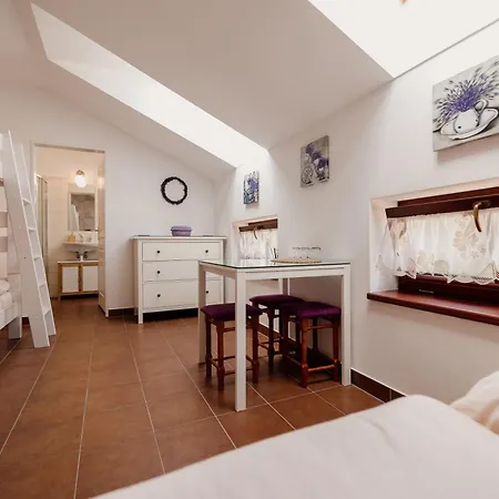 Zbirozsky Dvur 3*
