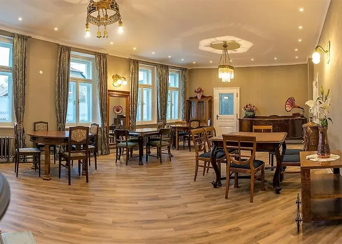 Zbirozsky Dvur 3*