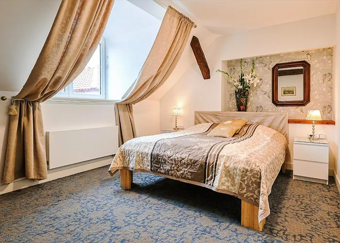 Zbirozsky Dvur 3*
